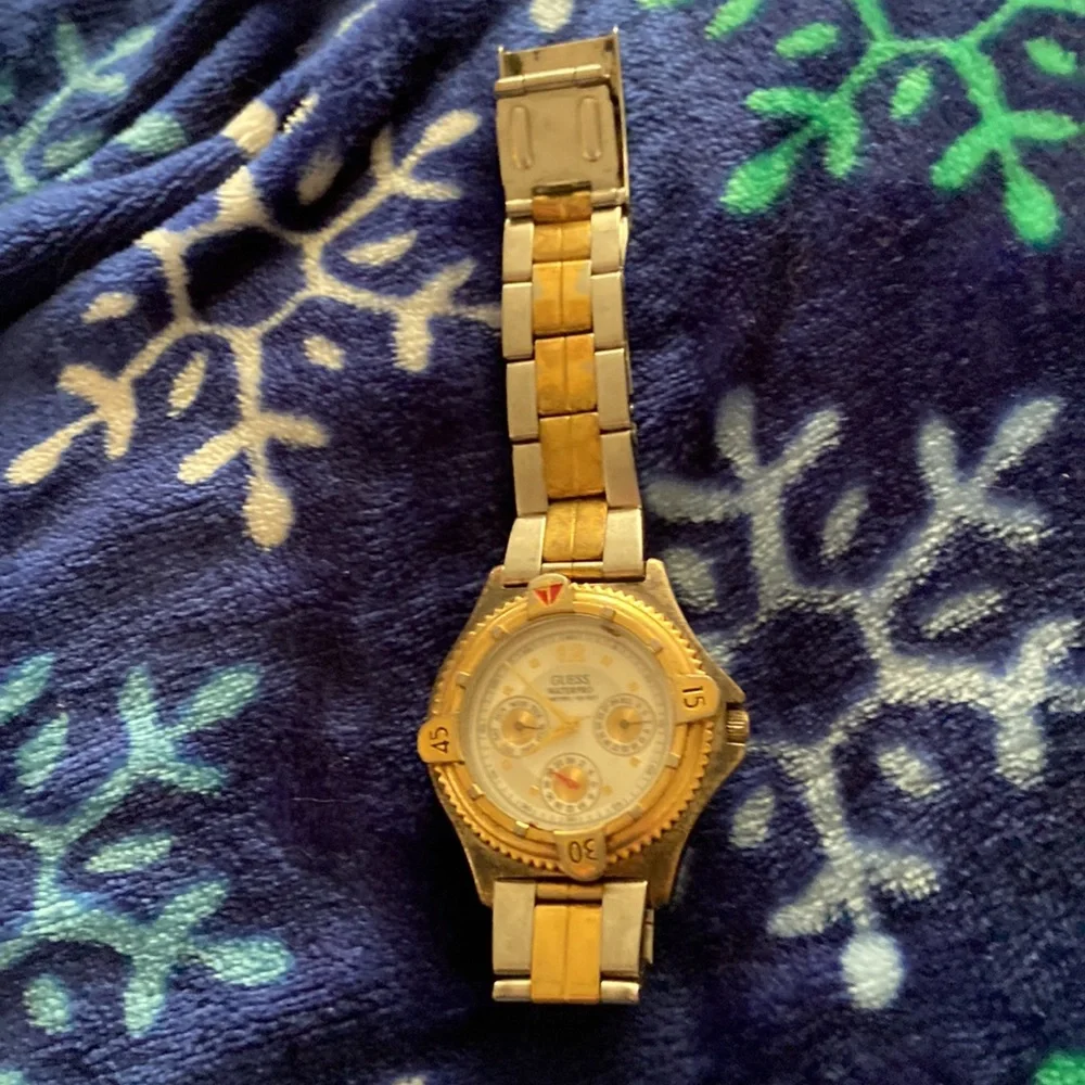 🤍 Men’s guess watch